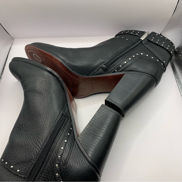 Vince Camuto size 11M Faythes Bootie ankle heel boot black leather studs - Picture 7 of 10